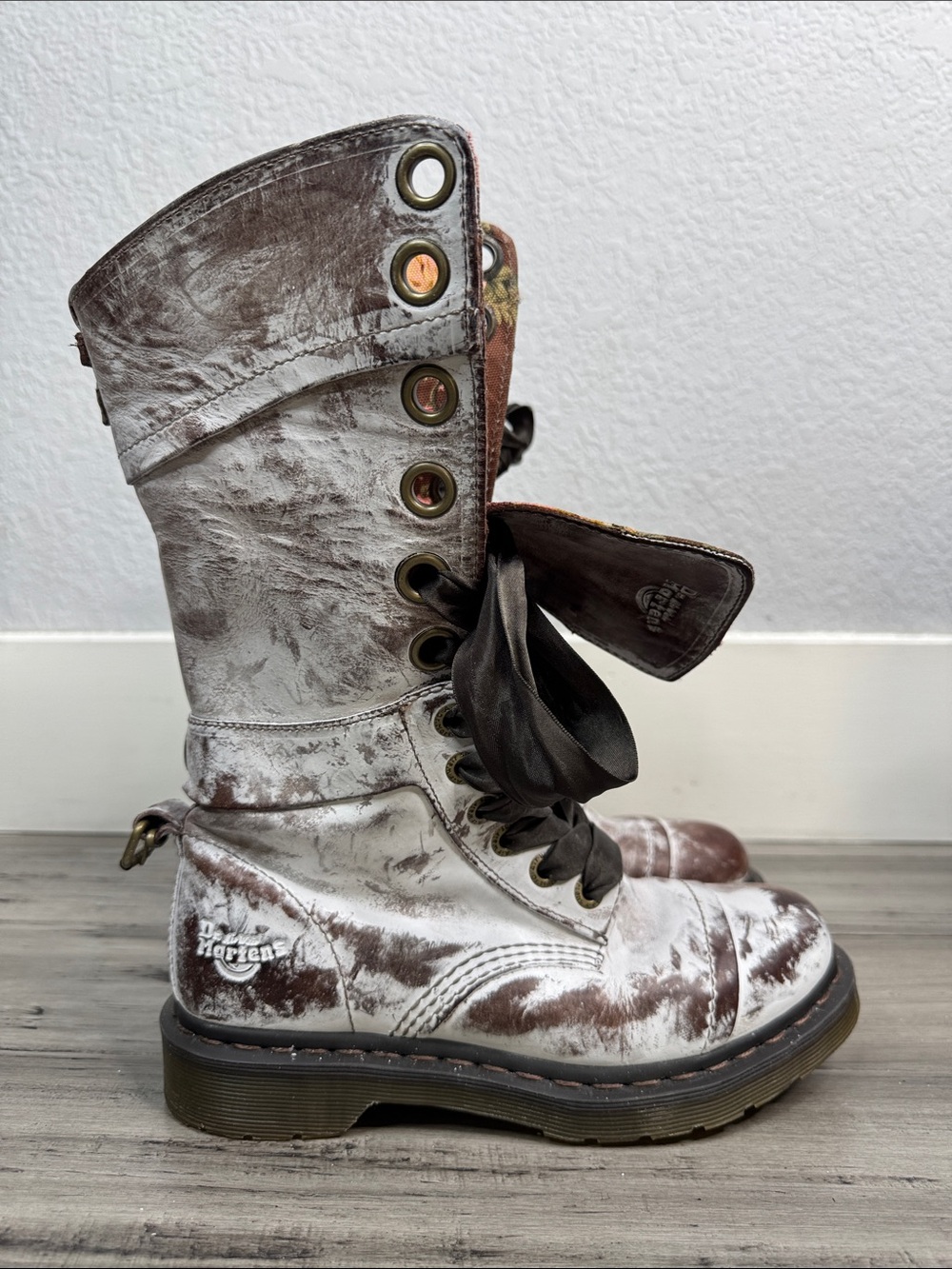 NWT DR MARTENS TRIUMPH 1914 BROWN MASSAI VICTORIAN FLORAL FOLD OVER COMBAT BOOTS - Picture 7 of 15